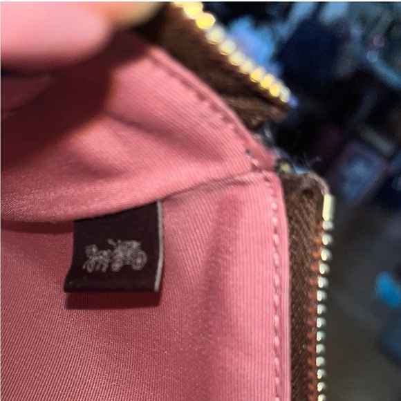 COACH CORNER ZIP WRISTLET IN SIGNATURE CANVAS WITH EVERGREEN FLORAL PRINT - Picture 5 of 5